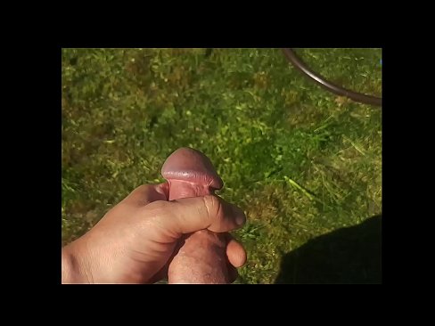 ❤️ Une chaudasse se fait baiser la chatte rose et jouit avec une giclée dans un jardin d'été... Salopes  at fr.porn-list.ru ️❤